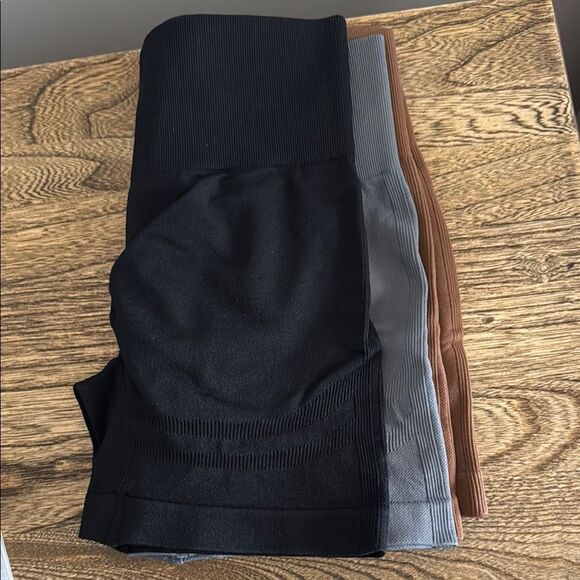 OQQ SET of 3 SEAMLESS SHORTS Black, Gray, and Brown Waist Trainer - Picture 2 of 3